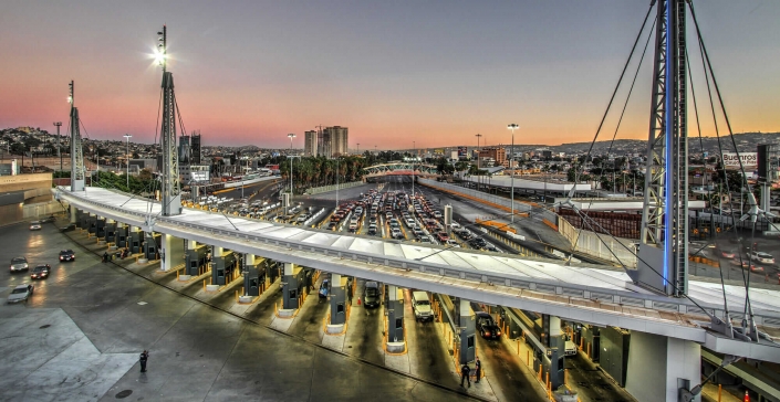 SanYsidro-BorderCrossingfrom-HeadHouse-roof-FullWidth