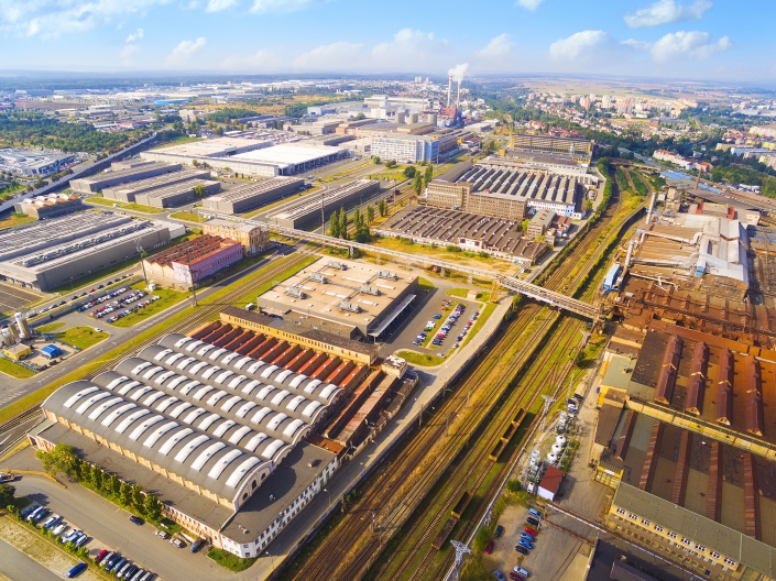 exterior_aerial_czhec_rep-shutterstock_487833577-L